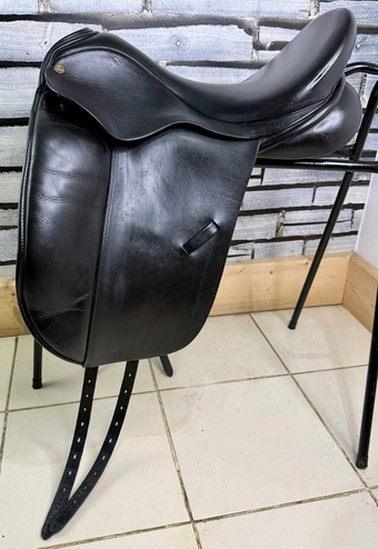 18” MW Ideal Suzannah Dressage Saddle - Black