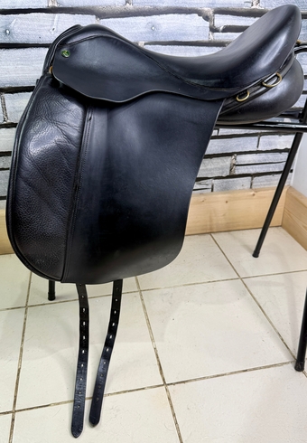18” Wide Ideal Jessica Dressage/Enduro Saddle - Black