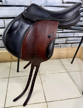 17” XW Voltaire Lexington Monoflap Jump Saddle - Brown
