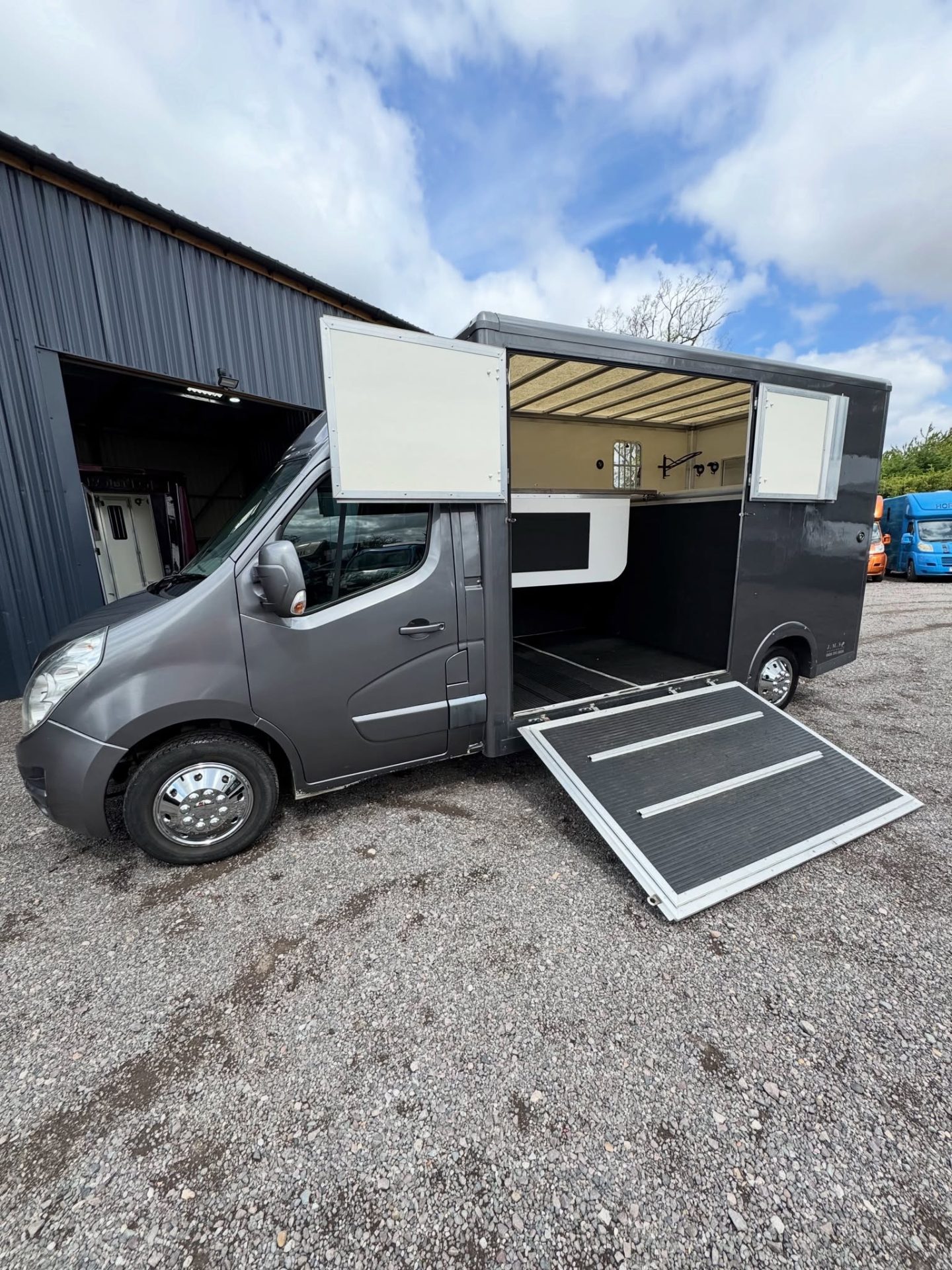 Horseboxes Up to 3.5 Tonnes - JMS   Horsebox