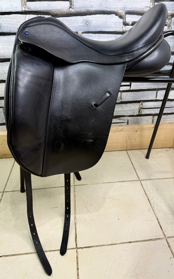17 1/2” Wide Ideal/Batchelors Suzannah Dressage Saddle - Black