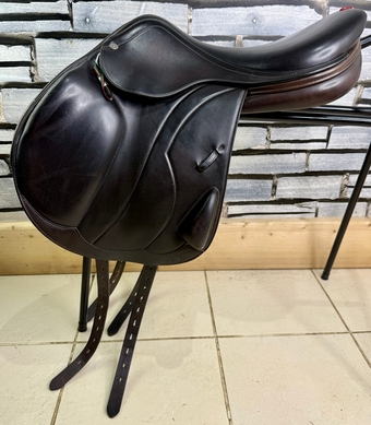 17” +1 (MW) Equipe Synergy Monoflap Jump Saddle - Brown -2018