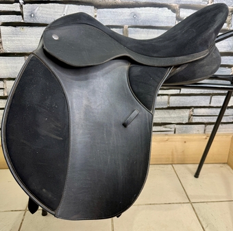 18” XW Changeable Gullet Thorowgood Compact GP Saddle -Black- Flocked