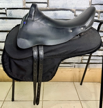 17” Wide Free & Easy Endurance/Floating Panel Saddle - Black