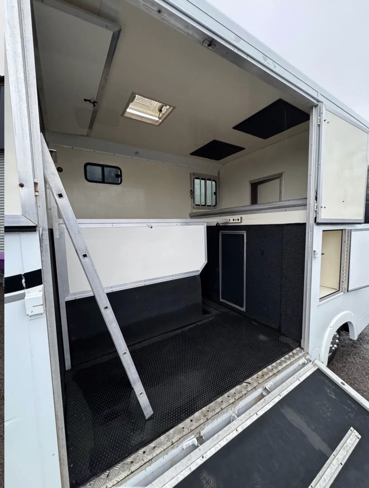  Aston Reid   Horsebox