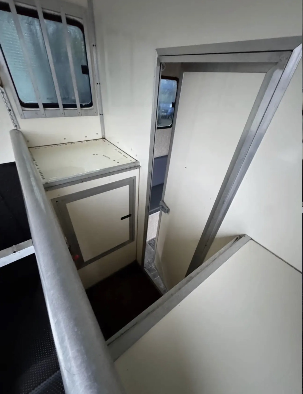 Aston Reid   Horsebox - Horseboxes Up to 3.5 Tonnes in 