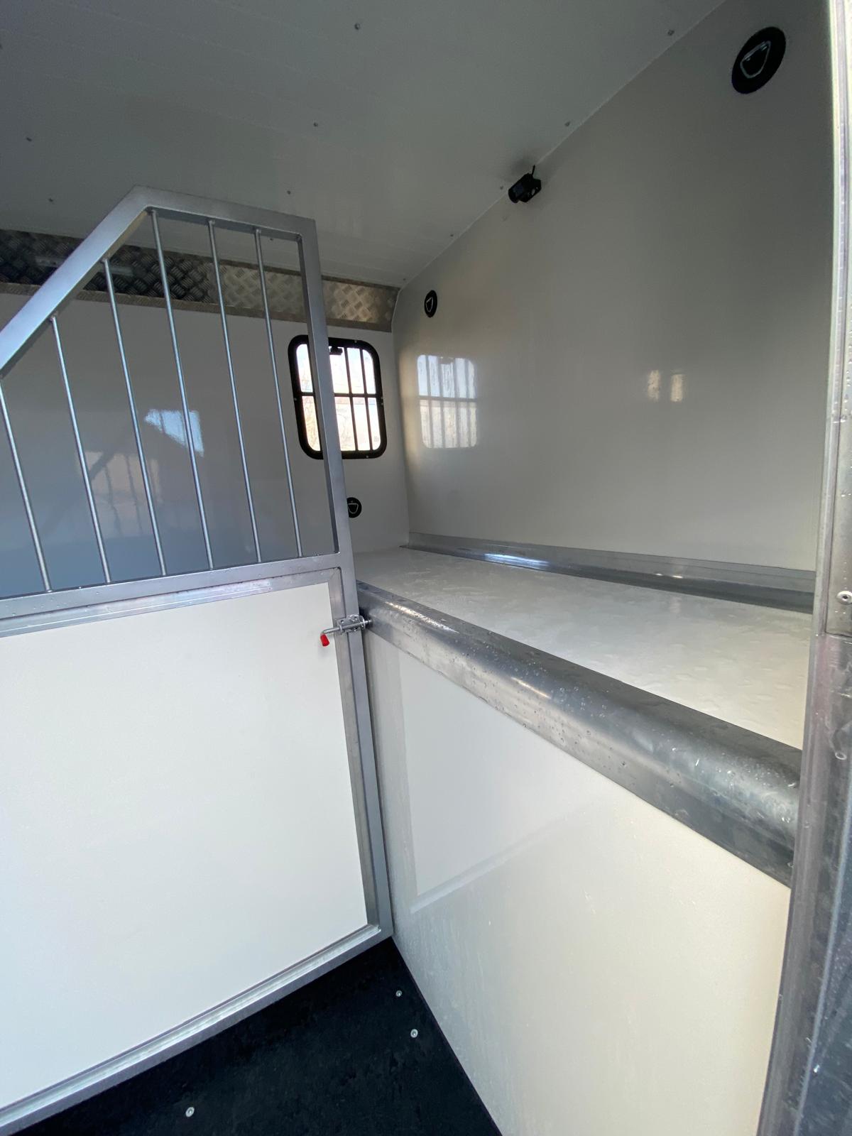 Horseboxes Up to 3.5 Tonnes - Coach   Horsebox