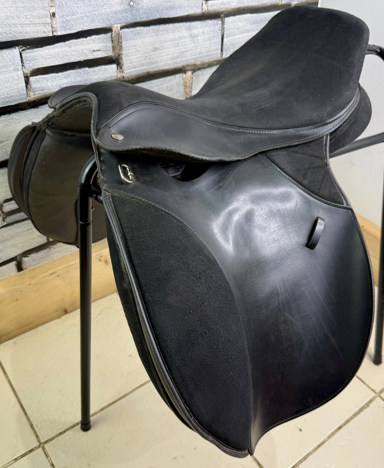 18” XXW Thorowgood Griffin Cob GP Saddle -Black- Extra Wide -Flat Tree-