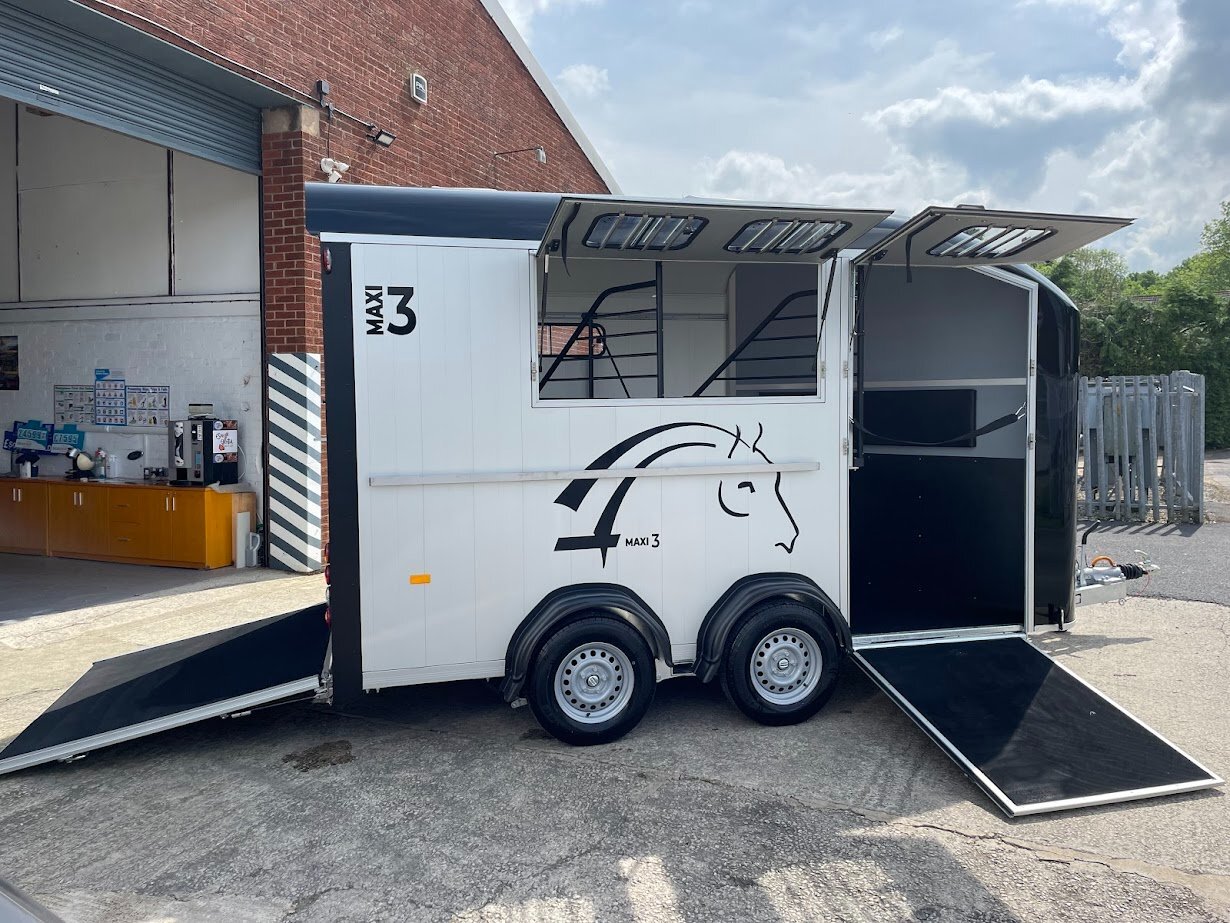 Cheval Liberte Maxi 3  Horse Trailer - Horse Trailers in 