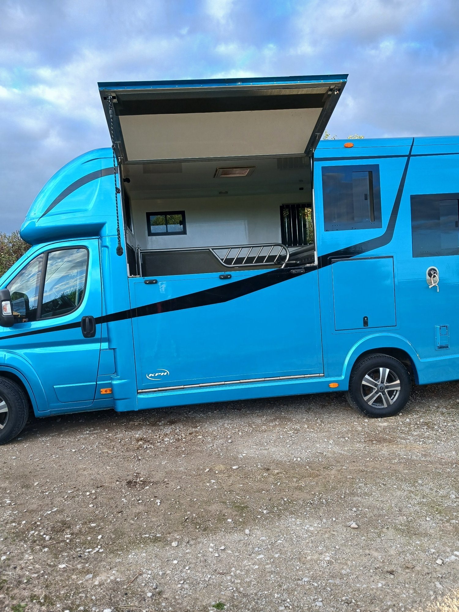 Kevin Parker Aeos Weekender Citroen Horsebox - Horseboxes 3.6-7.5 Tonnes in 