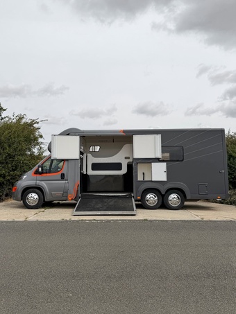 Bloomfields Eventer 5T - 2 Stall Horsebox – 43,612 Miles – £72,000 No VAT Fiat Horsebox