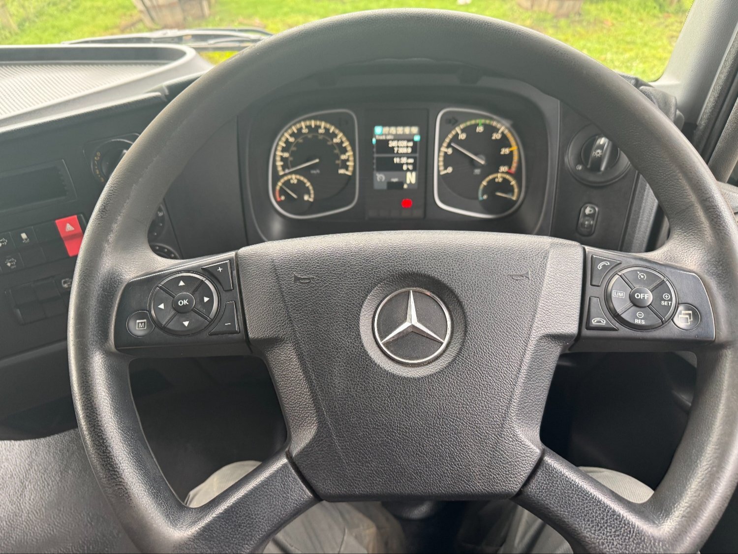 Prime 4 horse, rear ramp Mercedes-benz Horsebox