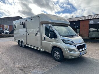 2017 Peugeot Boxer Horsebox