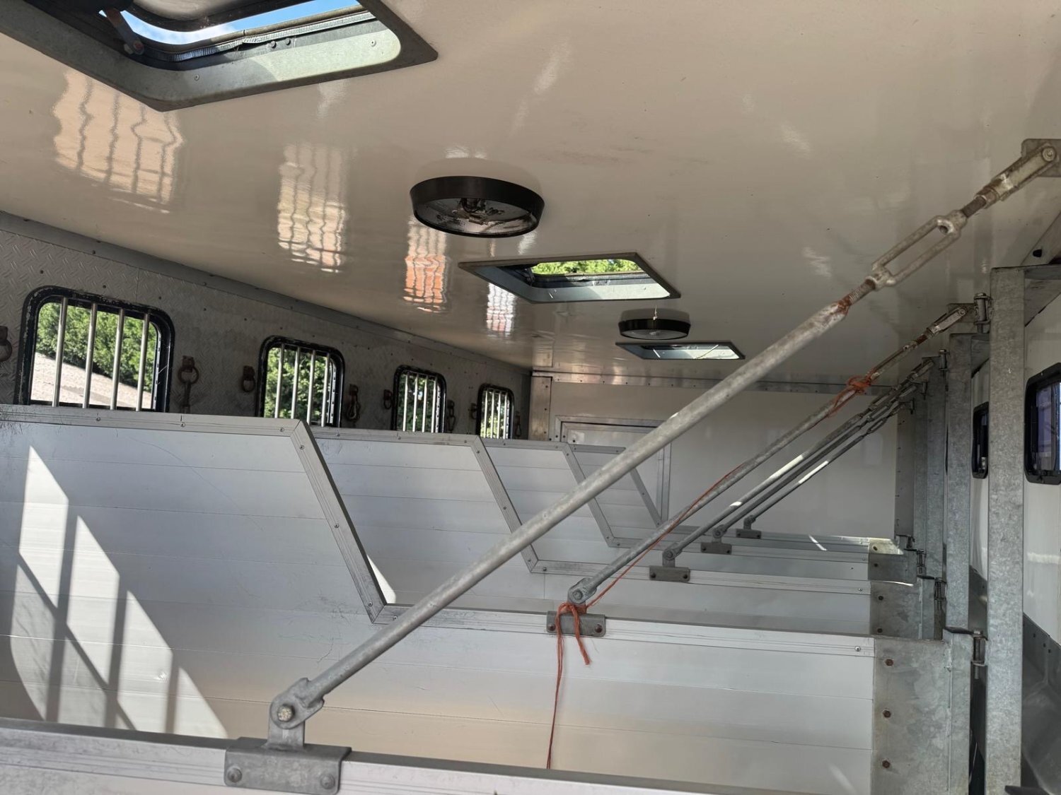  Mercedes-Benz Horsebox