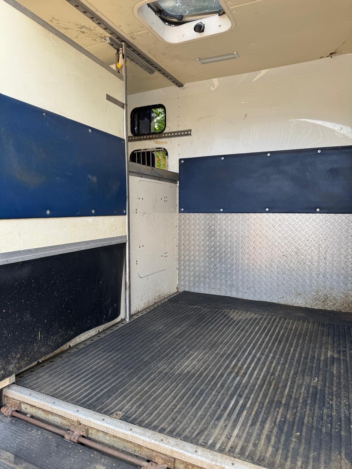 Mercedes-Benz Horsebox - Horseboxes 3.6-7.5 Tonnes in 