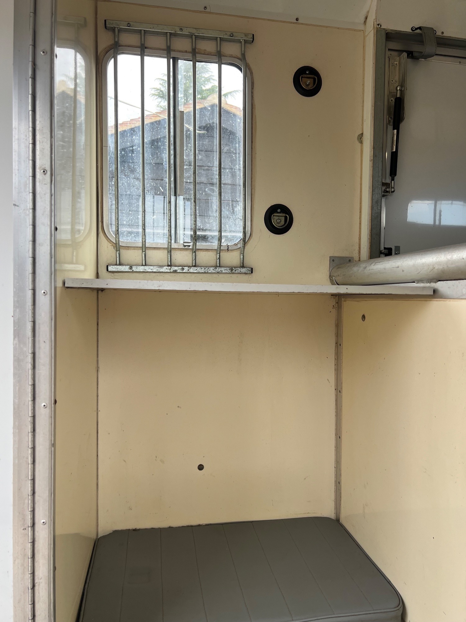 Marlborough Hunter Renault Horsebox - Horseboxes Up to 3.5 Tonnes