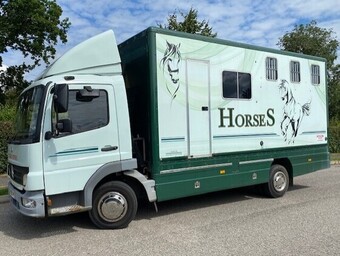 Mercedes-Benz Stalled for 3 - Smart living - Rear air suspension Horsebox