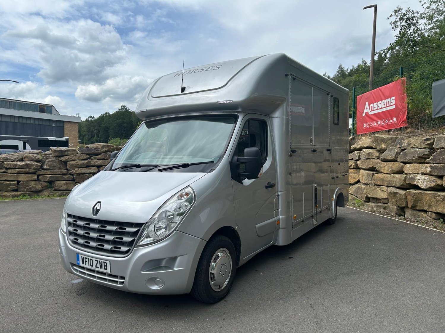 Hamer Horsebox Conversions  Renault Horsebox