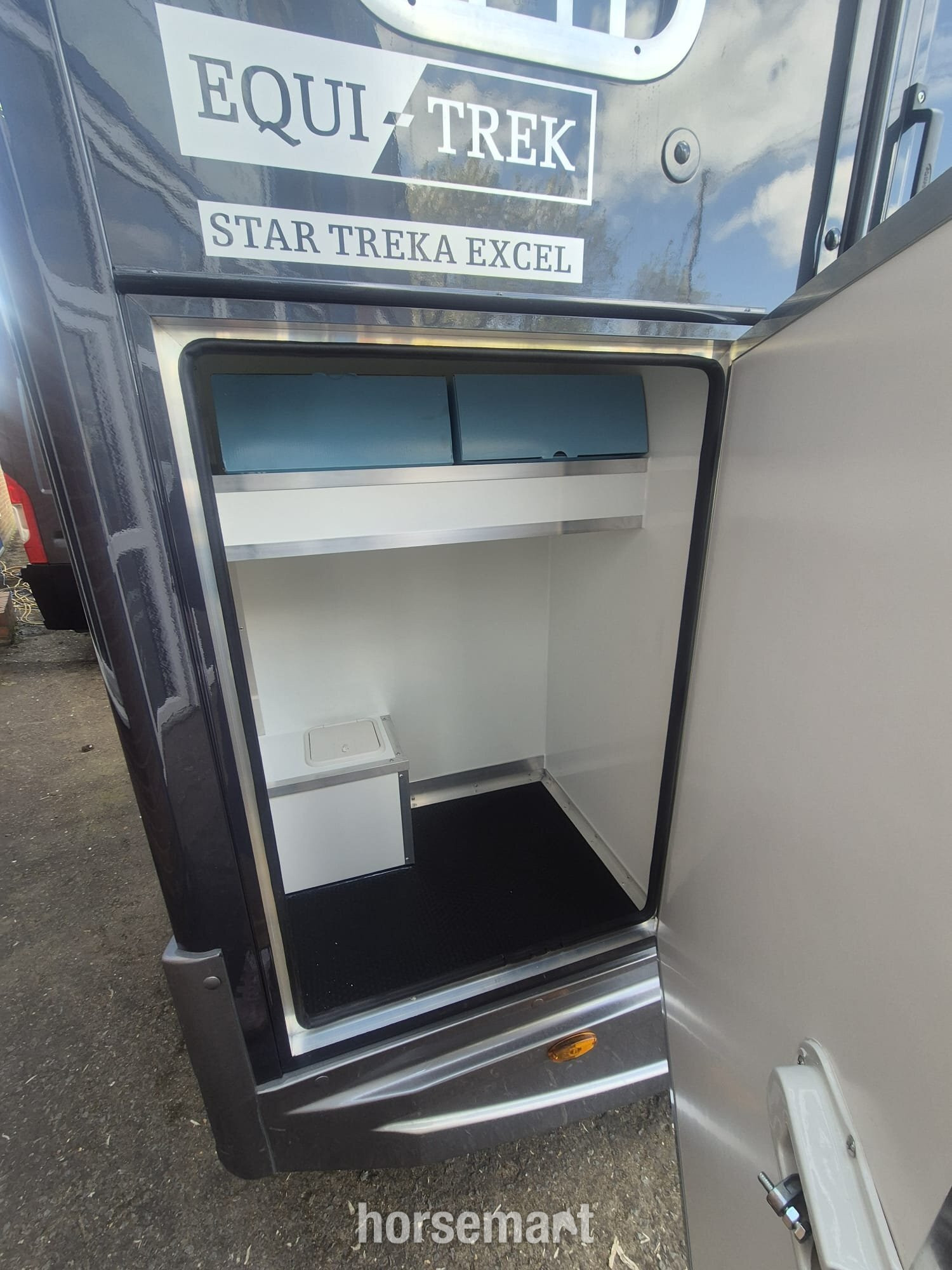 Equi-Trek Star-Treka Excel  Horse Trailer - Horse Trailers