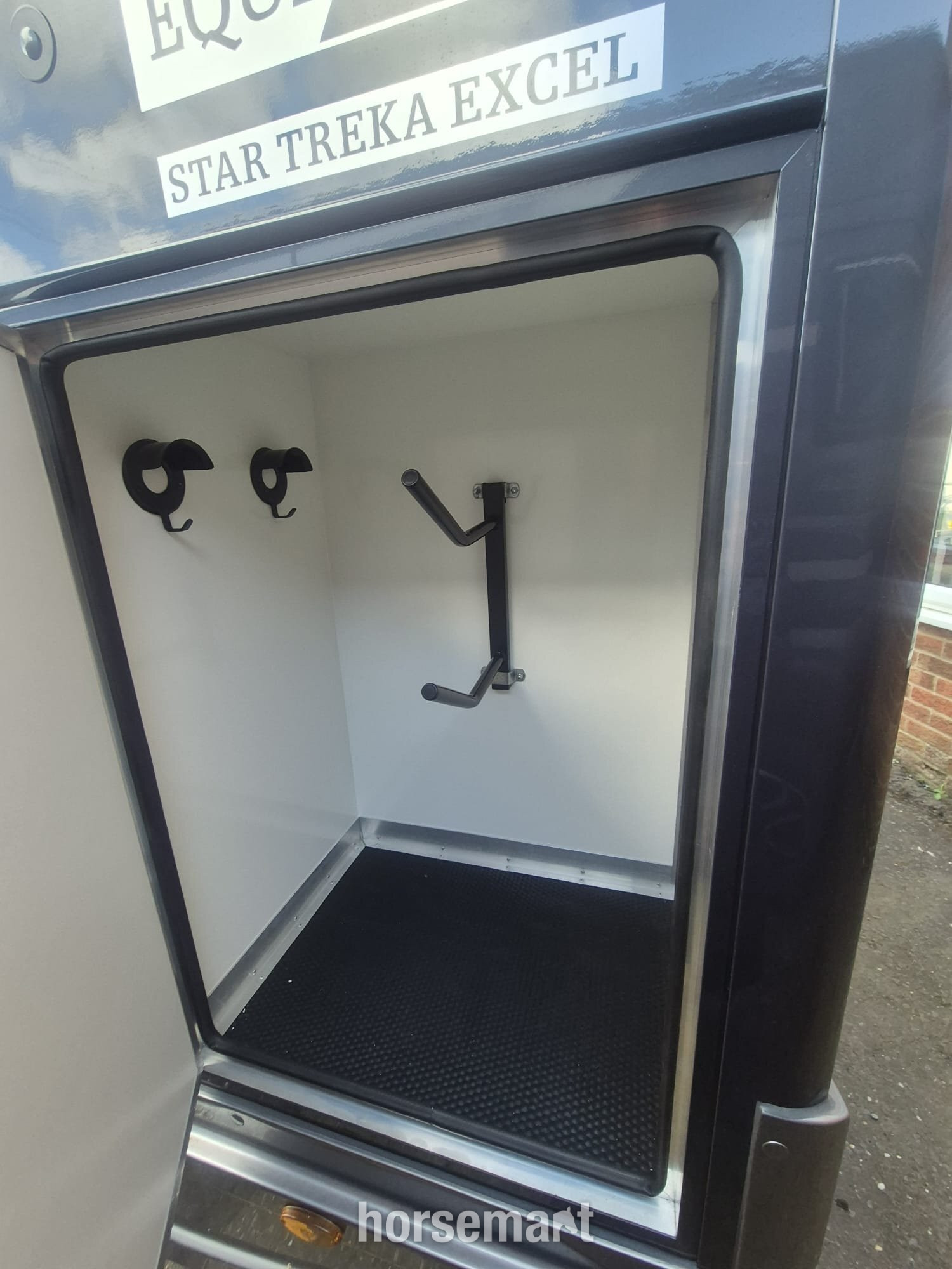 Equi-Trek Star-Treka Excel  Horse Trailer 