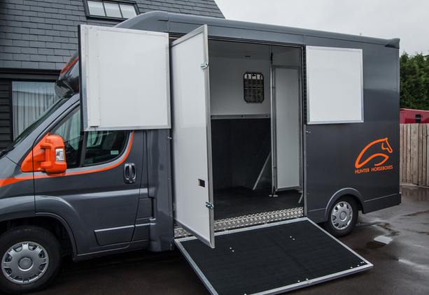 Hunter   Horsebox - Horseboxes Up to 3.5 Tonnes in 