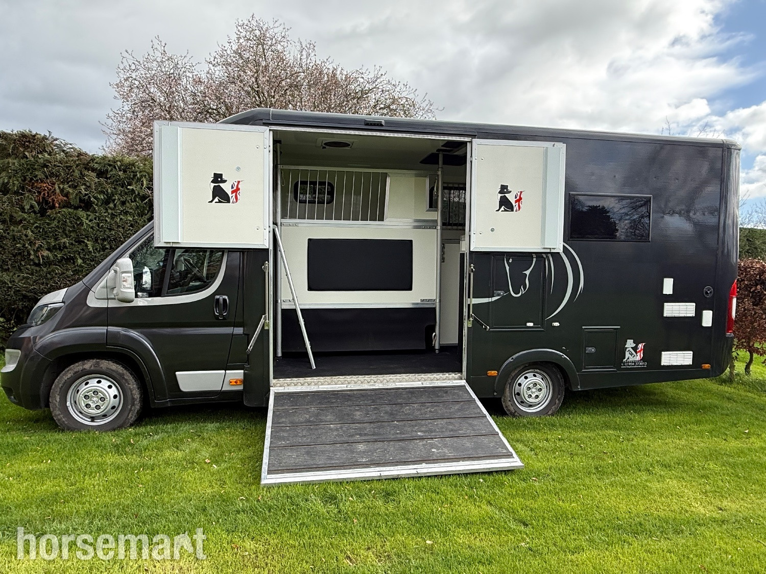 Foxy Weekender Peugeot Horsebox in 