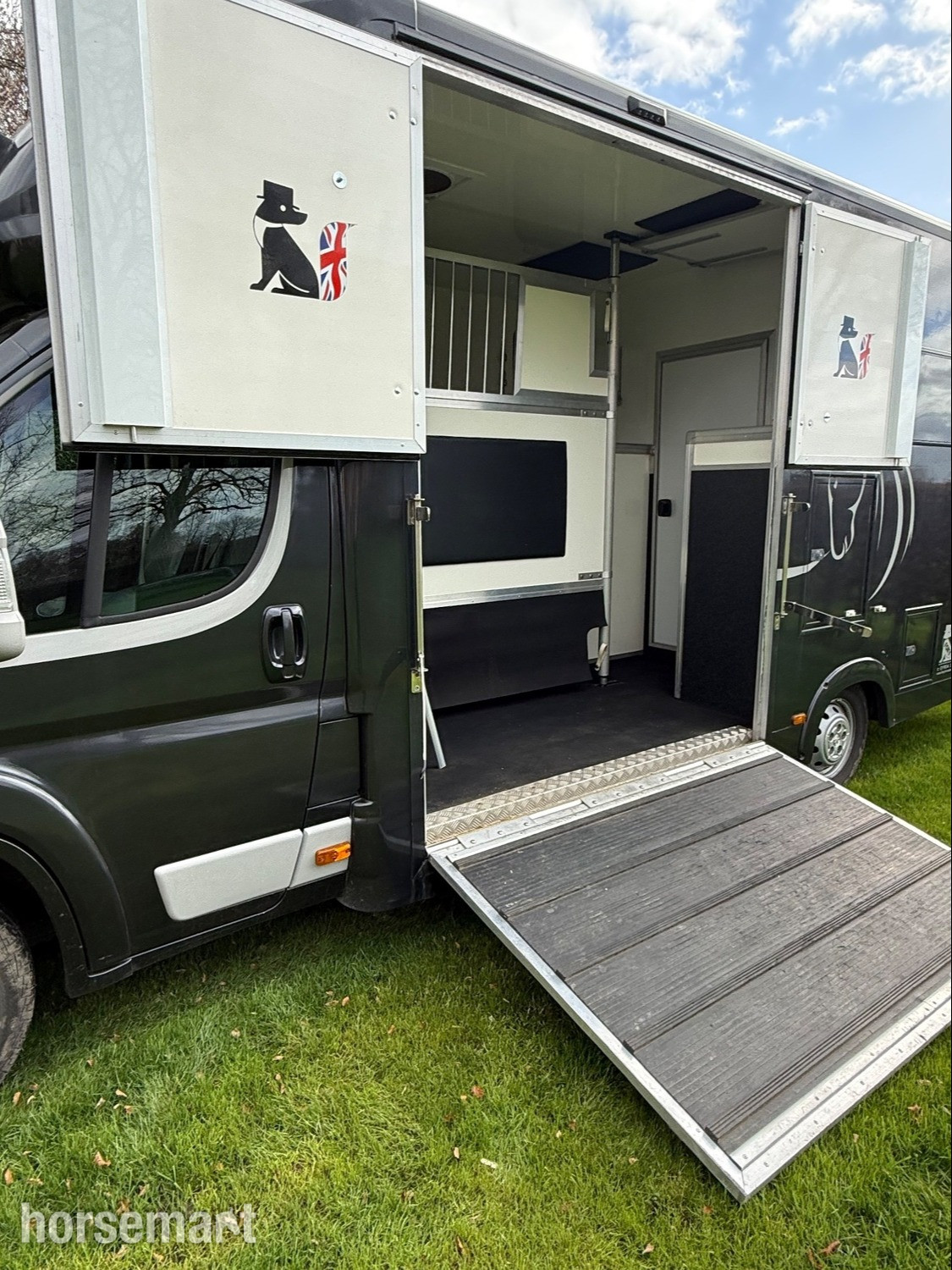 Horseboxes 3.6-7.5 Tonnes - Foxy Weekender Peugeot Horsebox