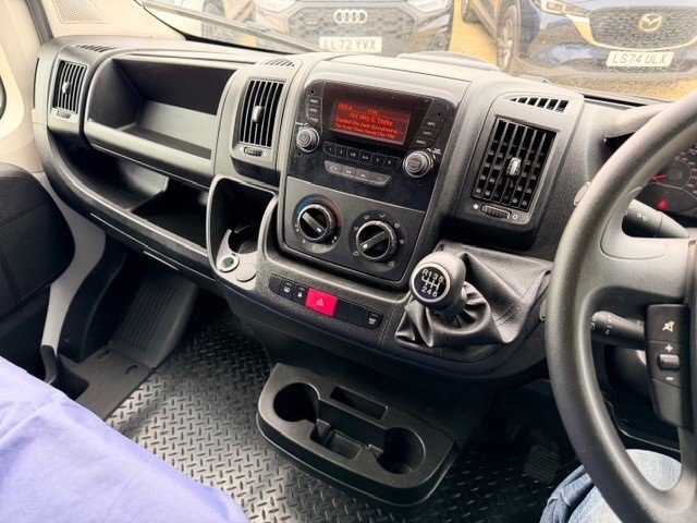 Horseboxes Up to 3.5 Tonnes - Equinox  Peugeot Horsebox