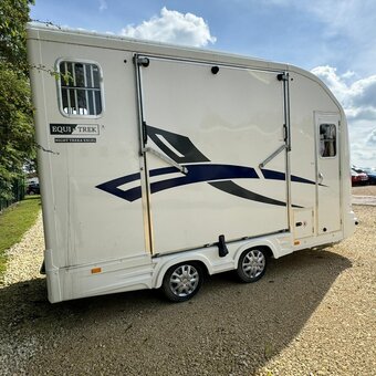Equi-Trek Night-Treka Excel Horse Trailer