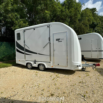 Equi-Trek Day-Treka  Horse Trailer