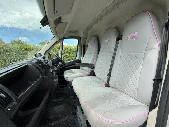 Horseboxes Up to 3.5 Tonnes - Foxy Weekender Citroen Relay Horsebox in 
