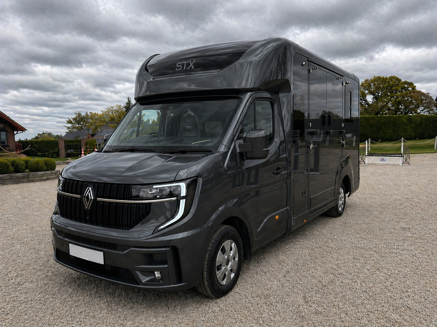 Horseboxes Up to 3.5 Tonnes - Stephex  Renault Master Horsebox