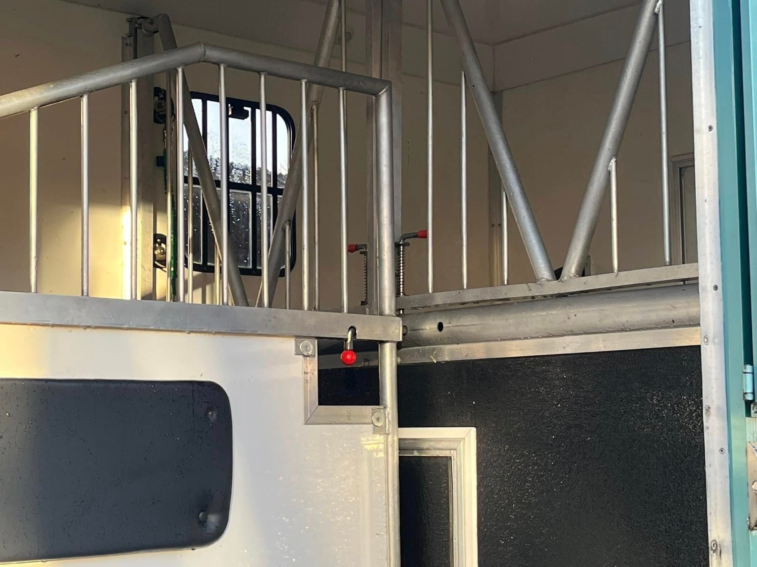 Owens  Vauxhall Horsebox - Horseboxes Up to 3.5 Tonnes