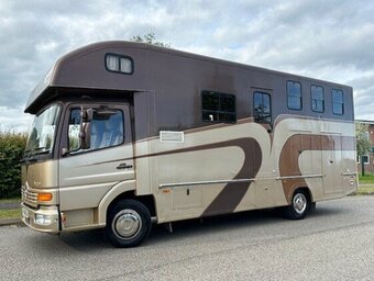 Mercedes-Benz Stalled for 3 - Full living Horsebox