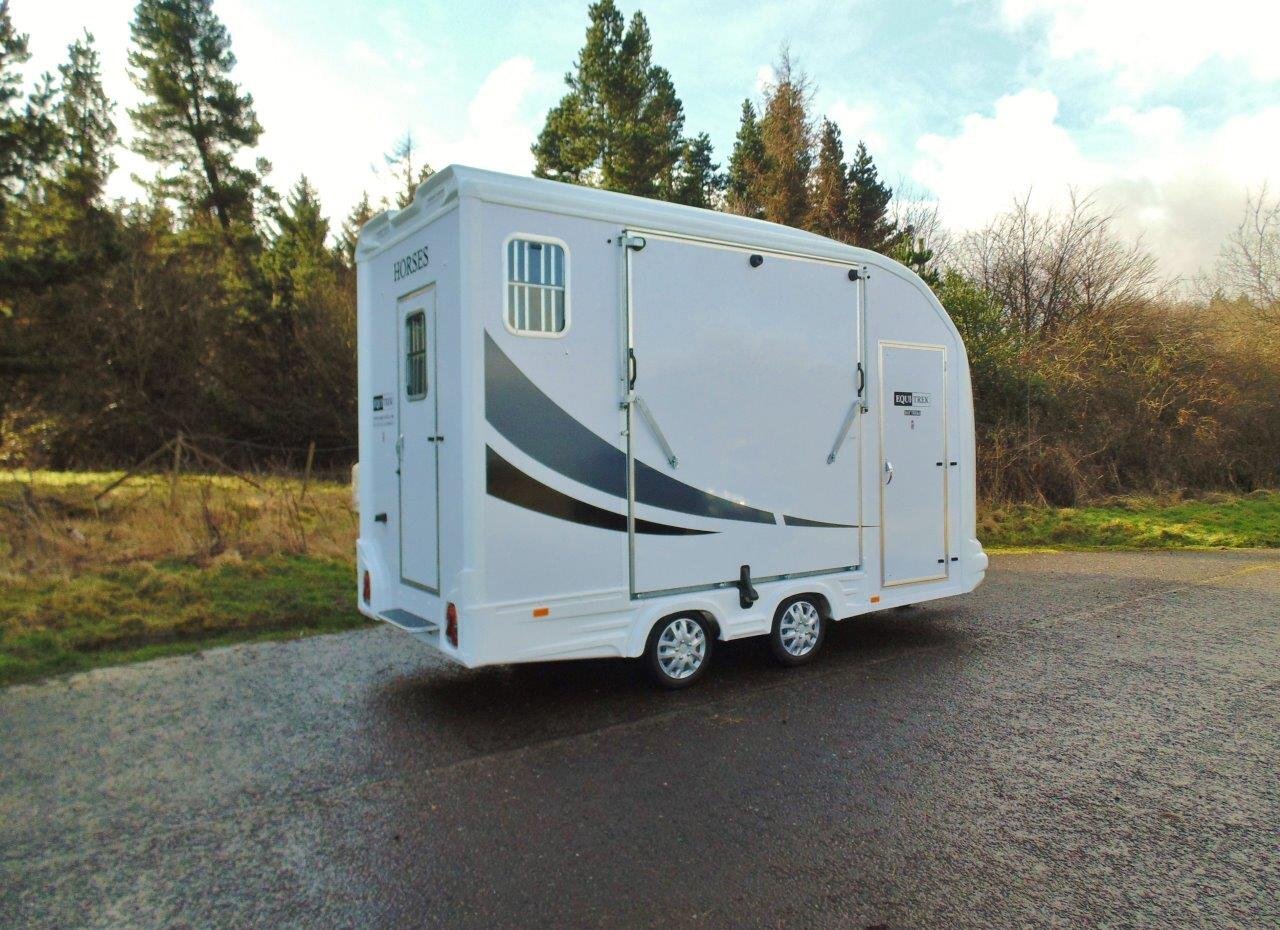 Equi-Trek Day-Treka   Horse Trailer