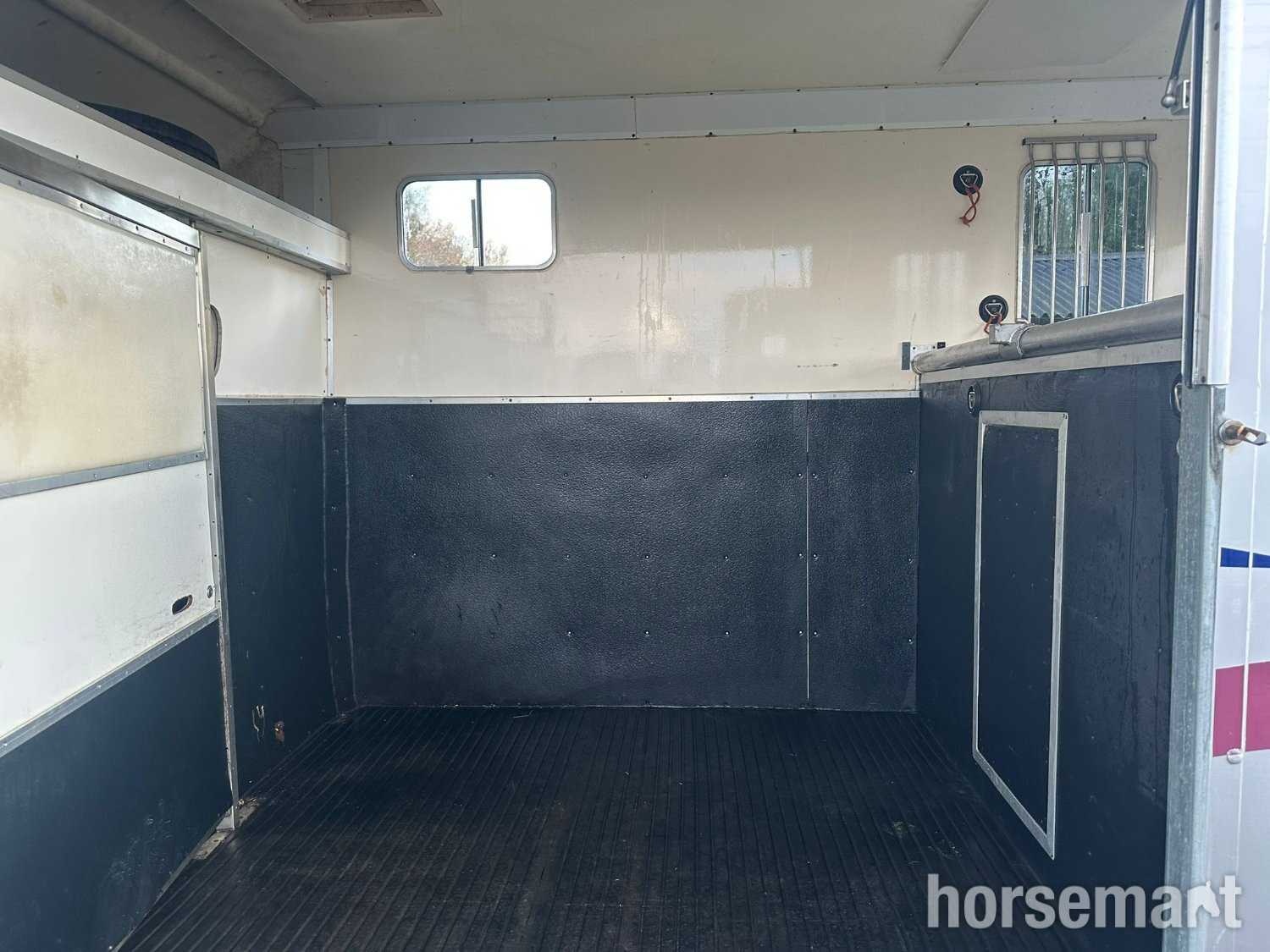 Horseboxes Up to 3.5 Tonnes - Marlborough Hunter Renault Horsebox