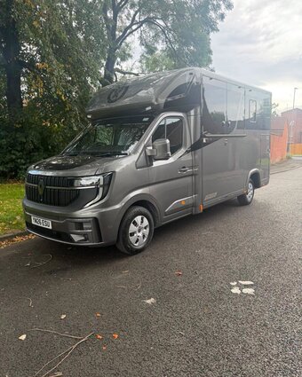 John Oates Classic Renault Horsebox