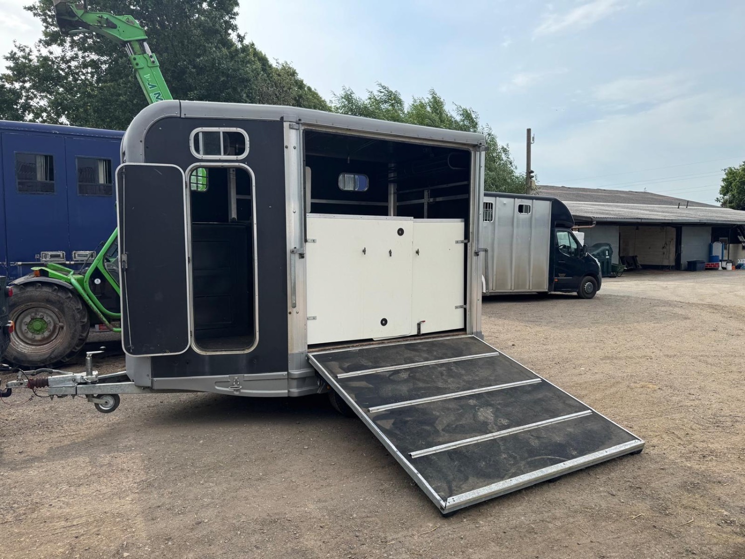 Equi-Trek   Horse Trailer - Horse Trailers in 