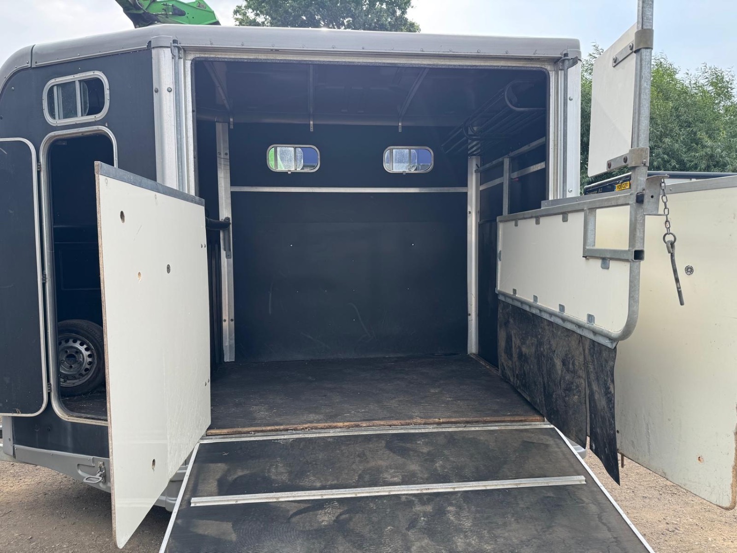 Equi-Trek   Horse Trailer - Horse Trailers