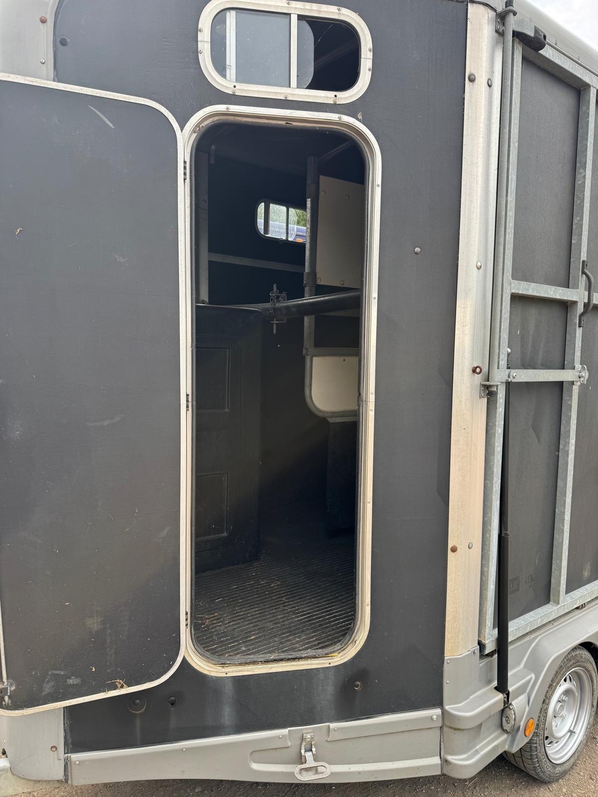 Horse Trailers - Equi-Trek   Horse Trailer in 