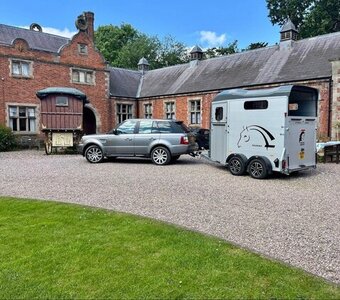Cheval Liberte TOURING COUNTRY c/w SADDLE ROOM Horse Trailer