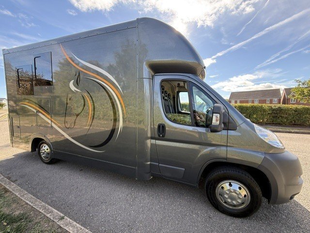 Horseboxes 3.6-7.5 Tonnes - JP Coach built Weekender Model  Citroen Relay  Horsebox in 