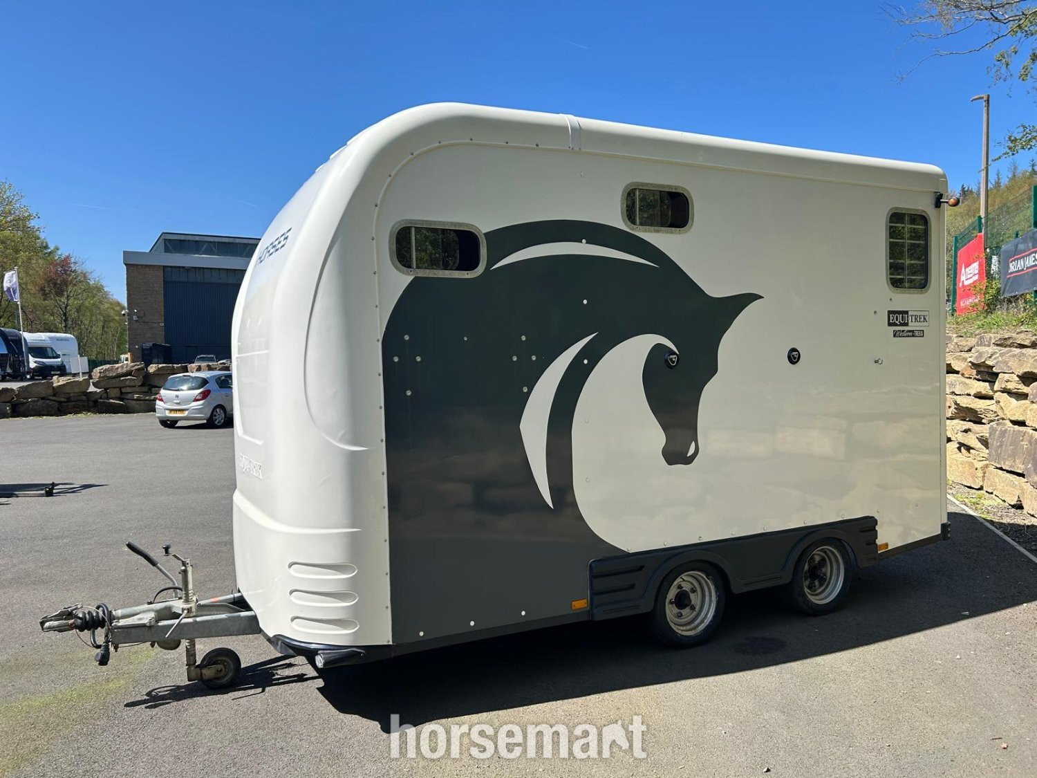 Equi-Trek Western-Treka L  Horse Trailer - Horse Trailers