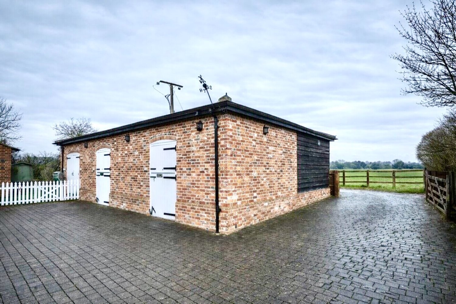  Country Property Property for sale in Binfield
