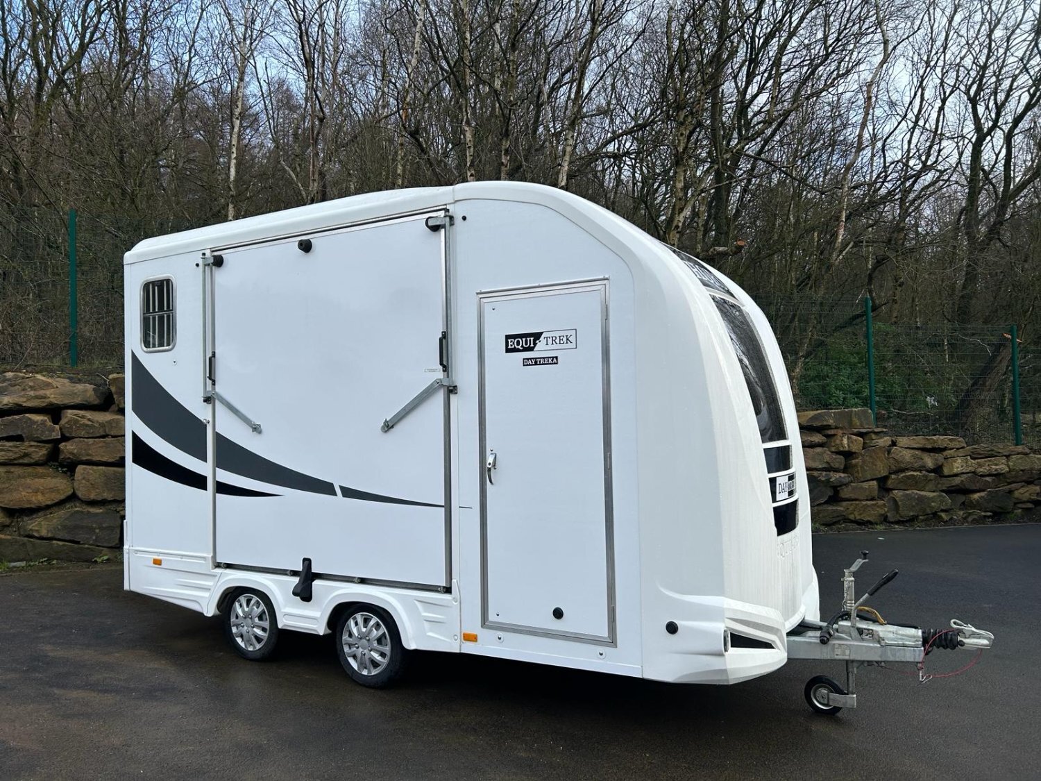 Equi-Trek Day-Treka   Horse Trailer
