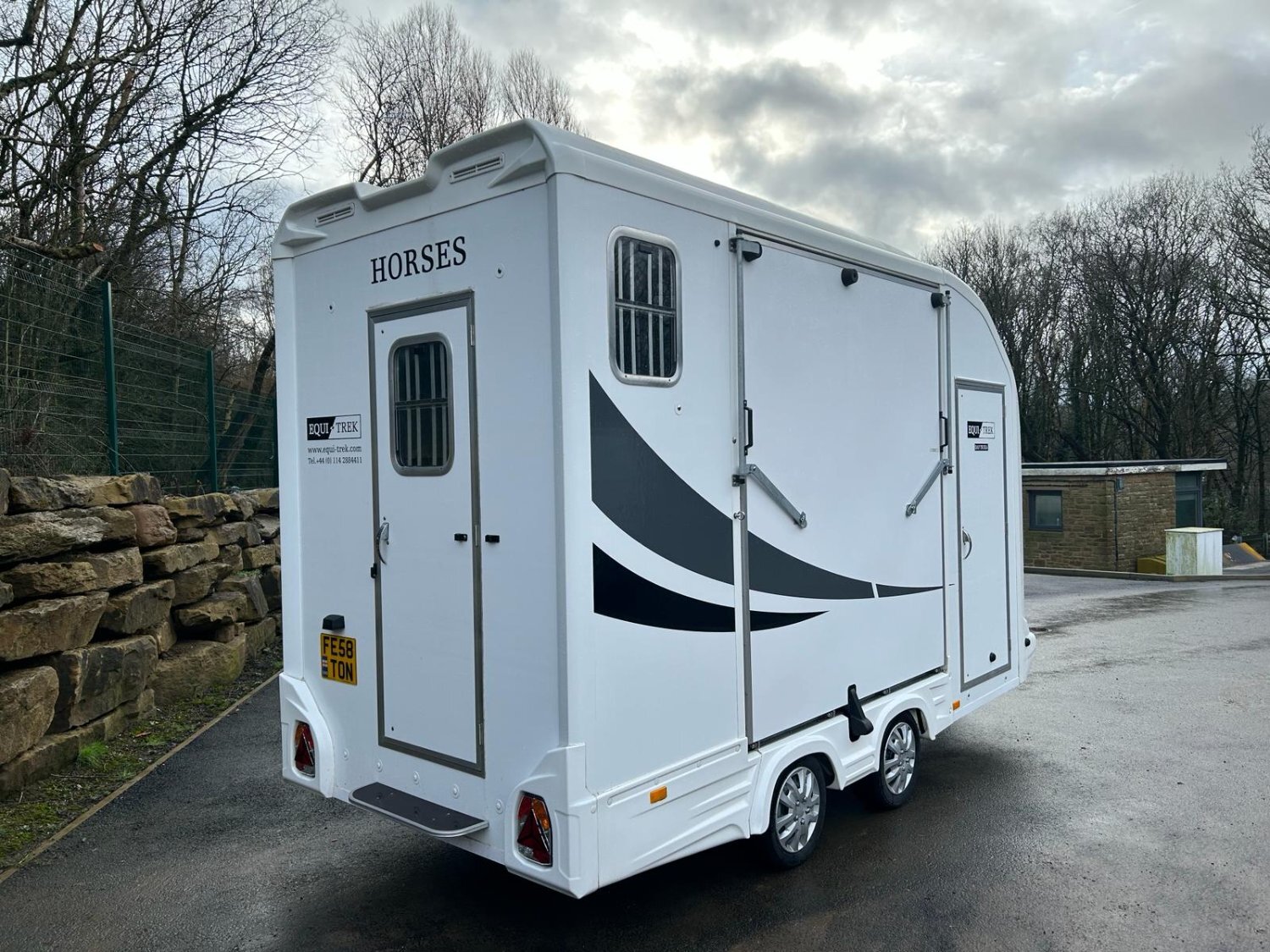  Equi-Trek Day-Treka   Horse Trailer