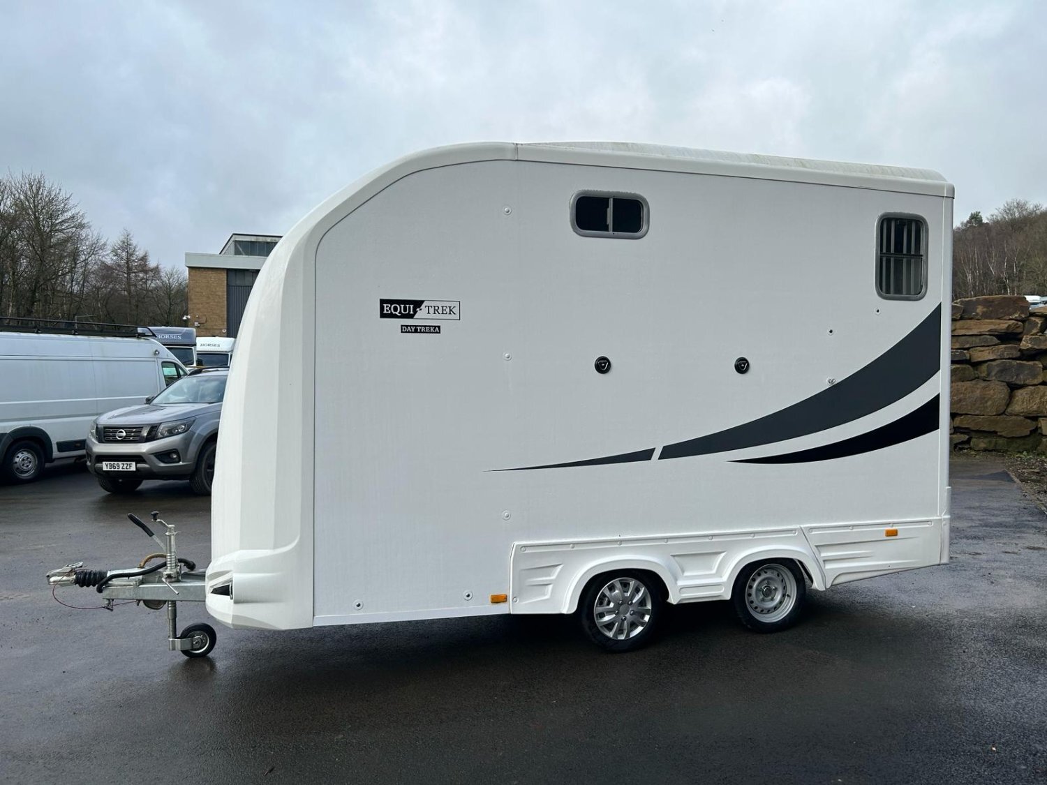 Equi-Trek Day-Treka   Horse Trailer - Horse Trailers