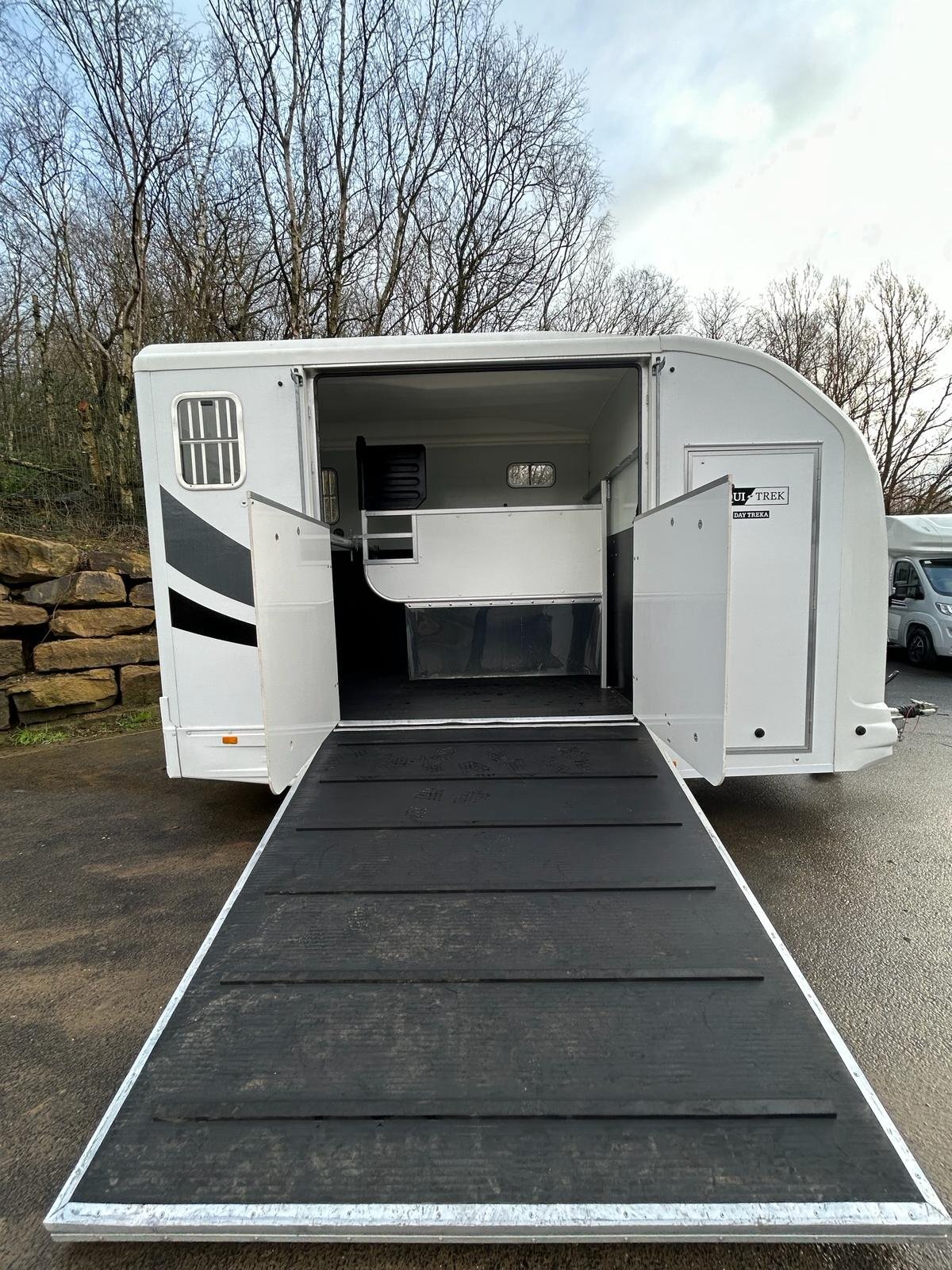 Equi-Trek Day-Treka   Horse Trailer 