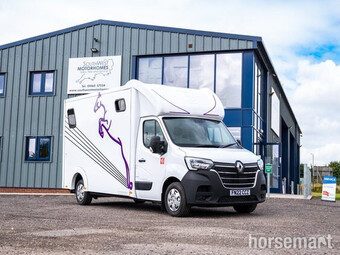 2022 Bloomfields Renault Master Horsebox