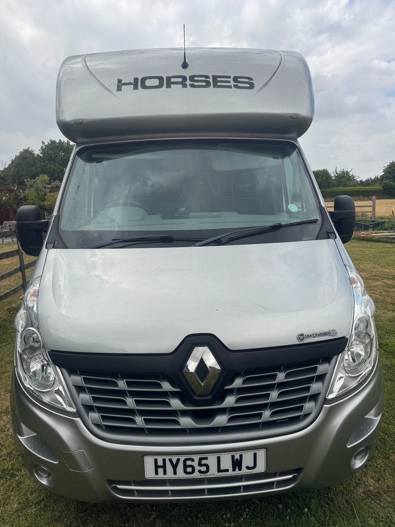 JM Horseboxes J m chaser xl Renault Horsebox